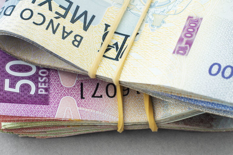 Fajos de dinero. Pago por despido injustificado